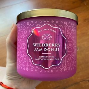 bath and body works candle in wildberry jam donut